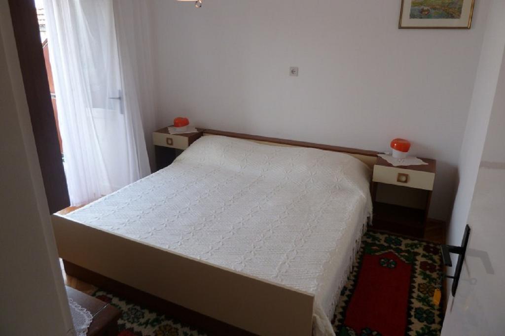 Apartments Indira Lovište Rum bild